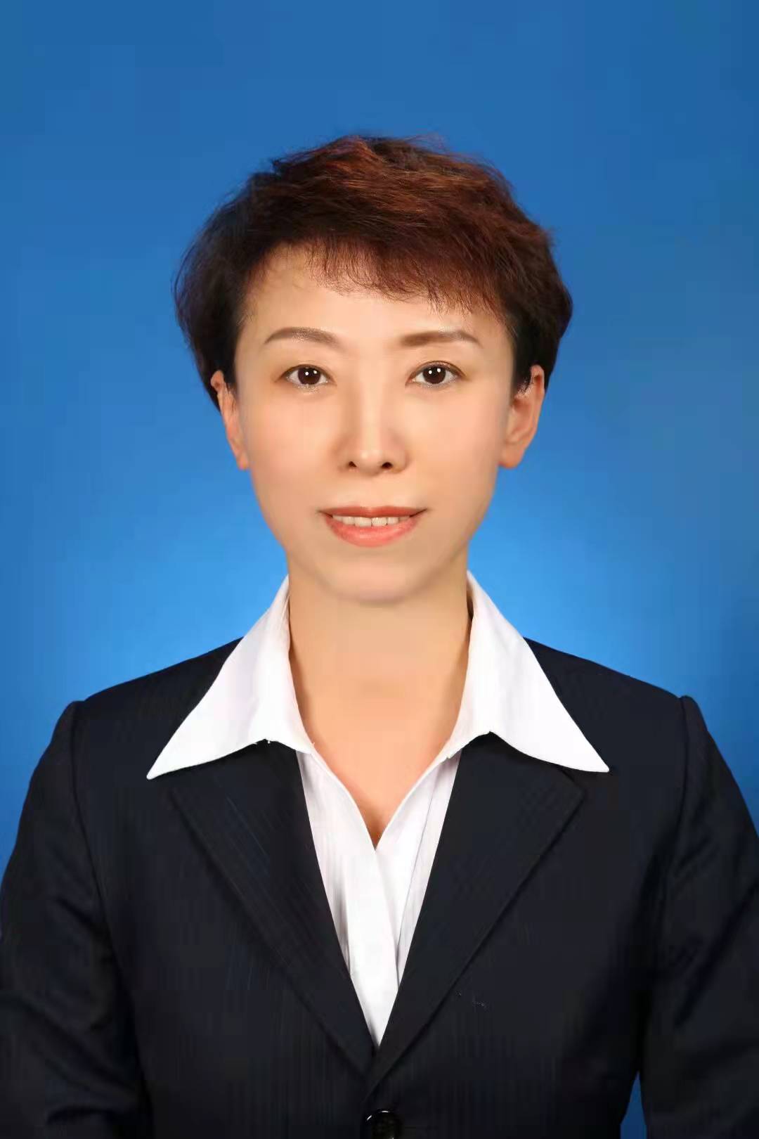 个人简历马辉,女,1971年12月出生,汉族,中共党员,吉林师范大学音乐